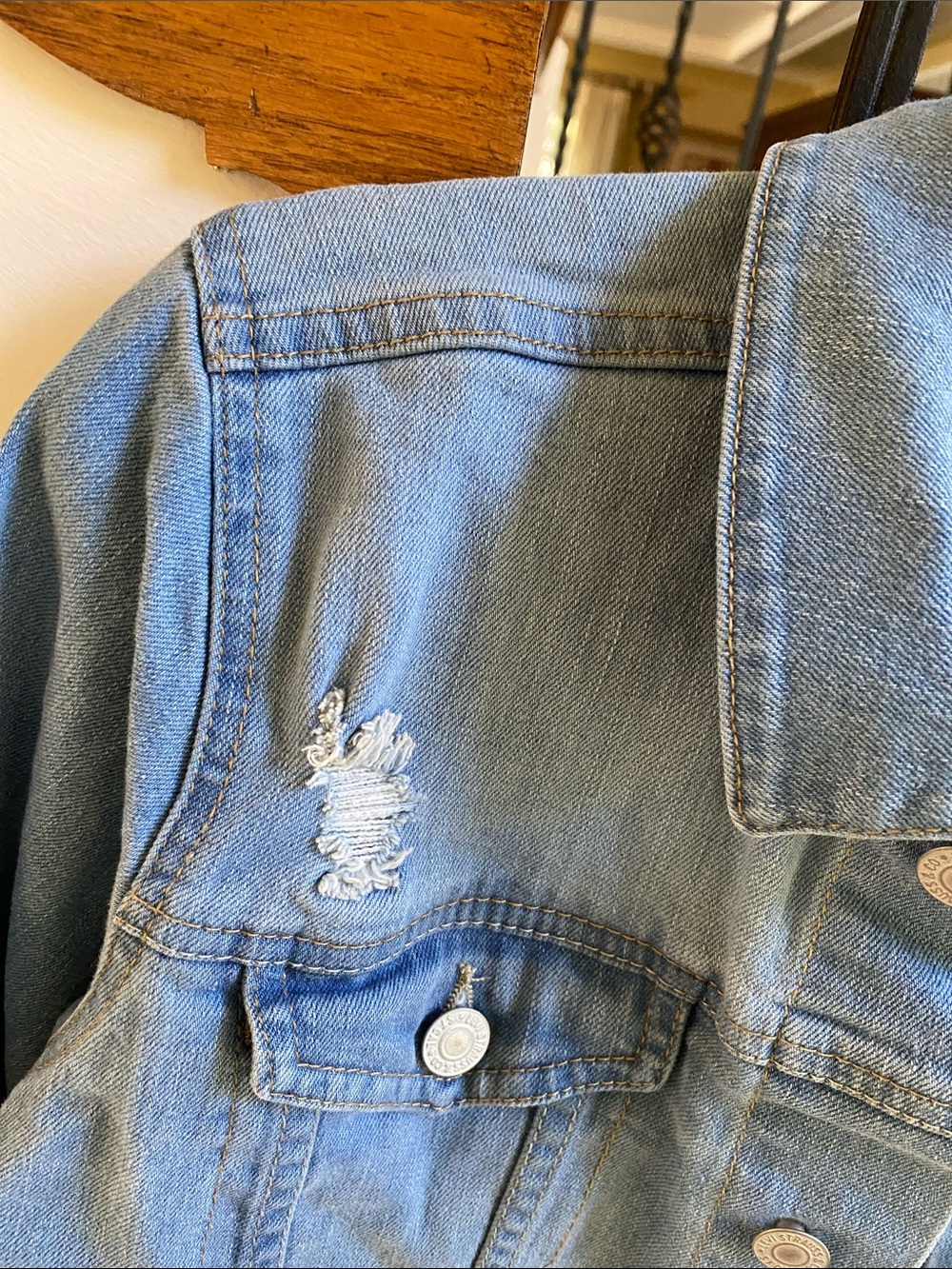 Boy’s LEVI’S Trucker Jean Jacket - Picture 3 of 13